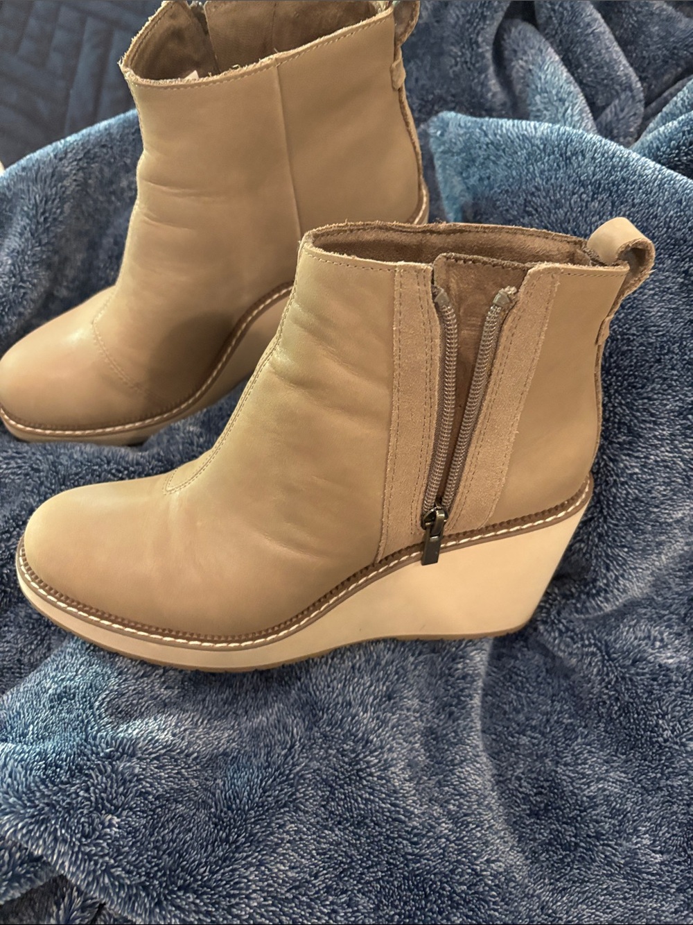 Women's Tom’s Tan Wedge Ankle Boots - Stylish Side Zip